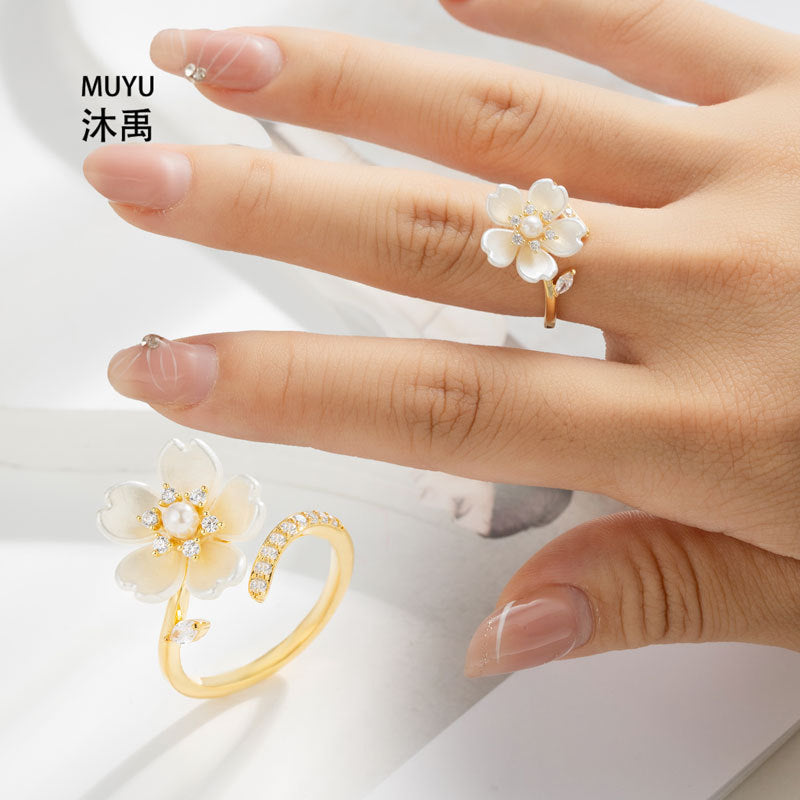 Elegant Open-Adjustable Gold Ring with a Delicate Flower Design – Perfect for Everyday Chic or Special Occasions.