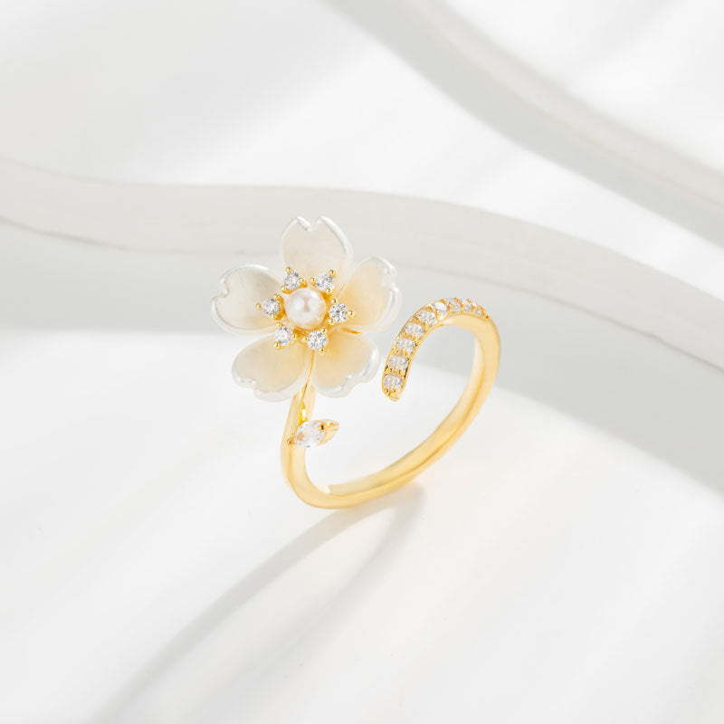 Elegant Open-Adjustable Gold Ring with a Delicate Flower Design – Perfect for Everyday Chic or Special Occasions.