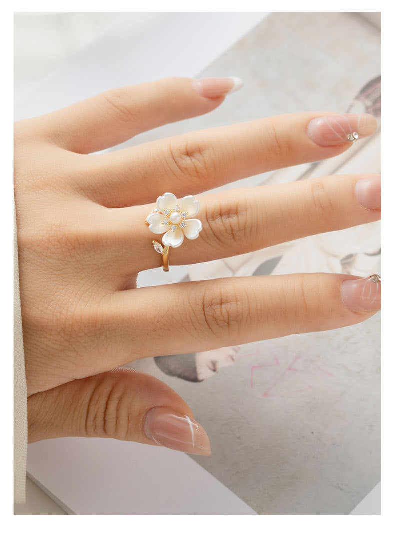 Elegant Open-Adjustable Gold Ring with a Delicate Flower Design – Perfect for Everyday Chic or Special Occasions.